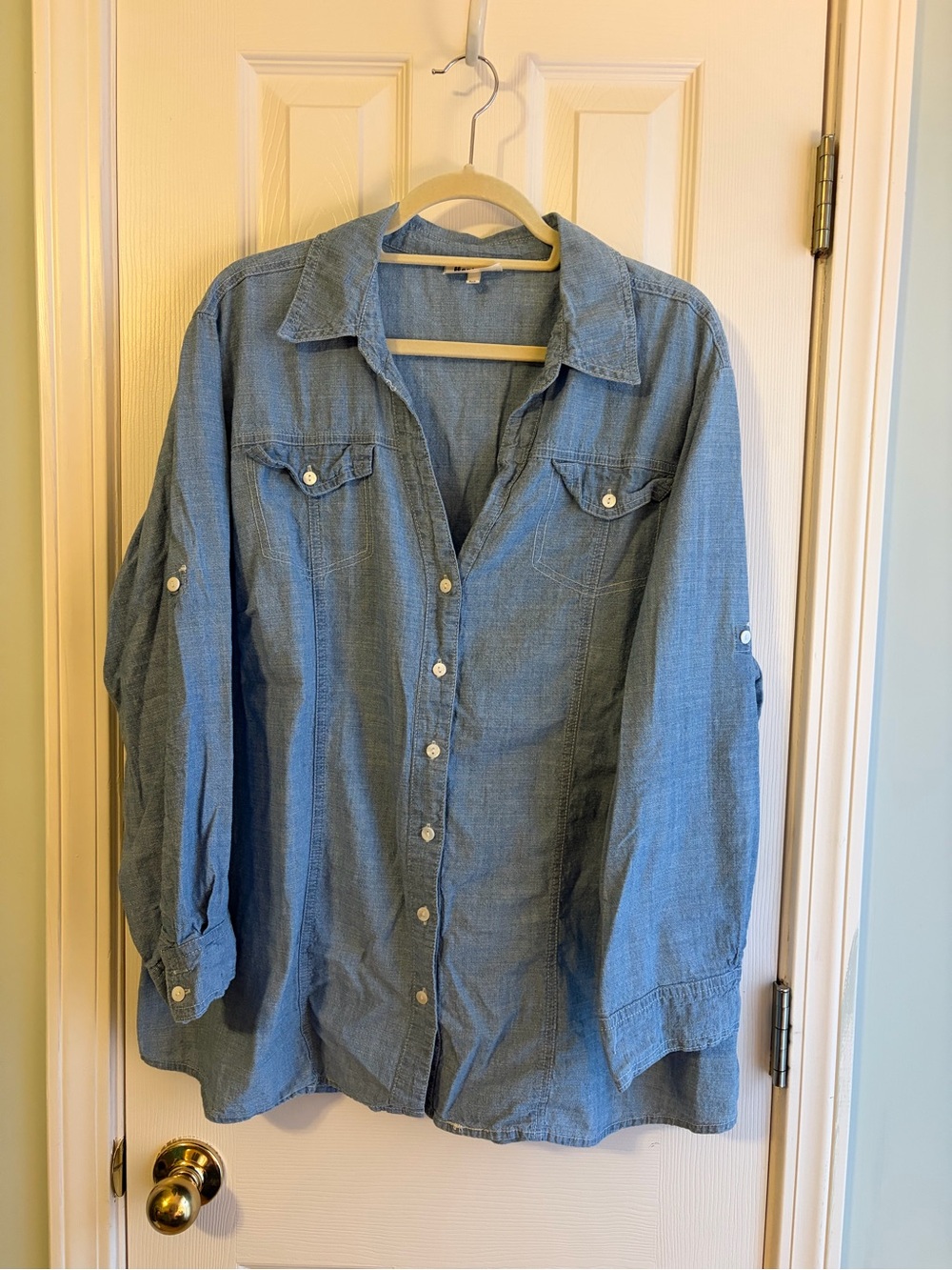 Women's Light Blue Chambray Button-Front Shirt - Relaxed Fit